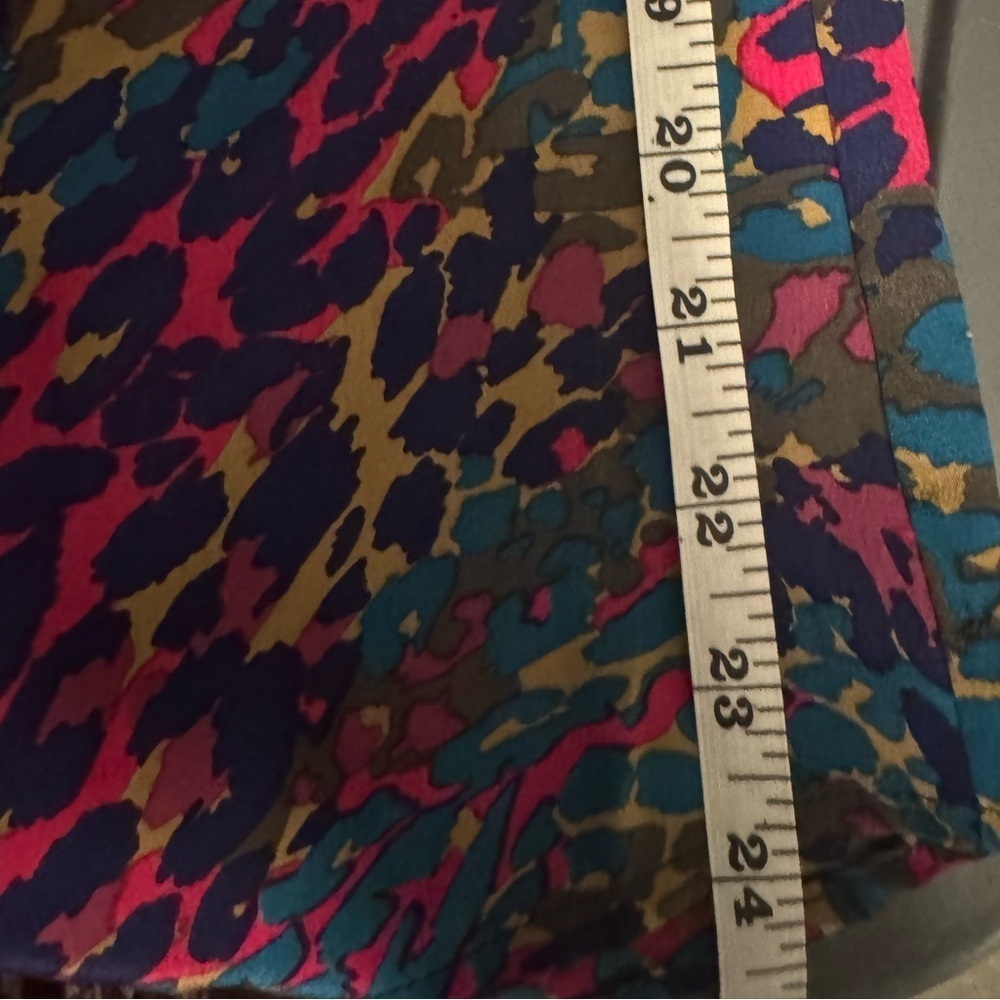 Britt Ryan 100% Silk Colorful Women's Top, button back - Picture 8 of 9